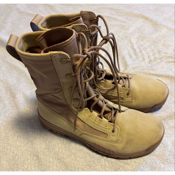Nike Air Size 10 SFB Field 8” Coyote Brown Tactical Military Boot 688974-200 - Picture 1 of 9